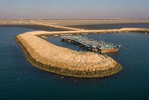 موج شکن مردمی دریای عمان